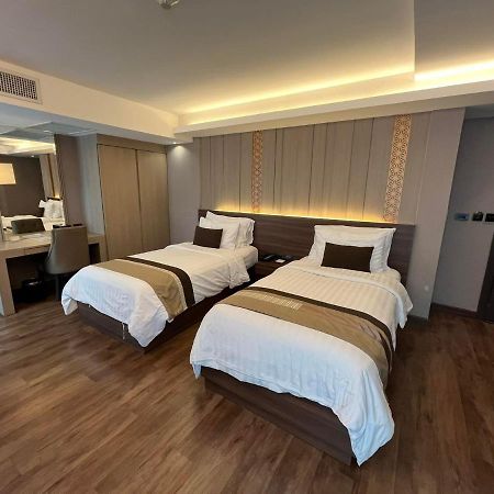 Arte Hotel - Sha Extra Plus Бангкок Экстерьер фото