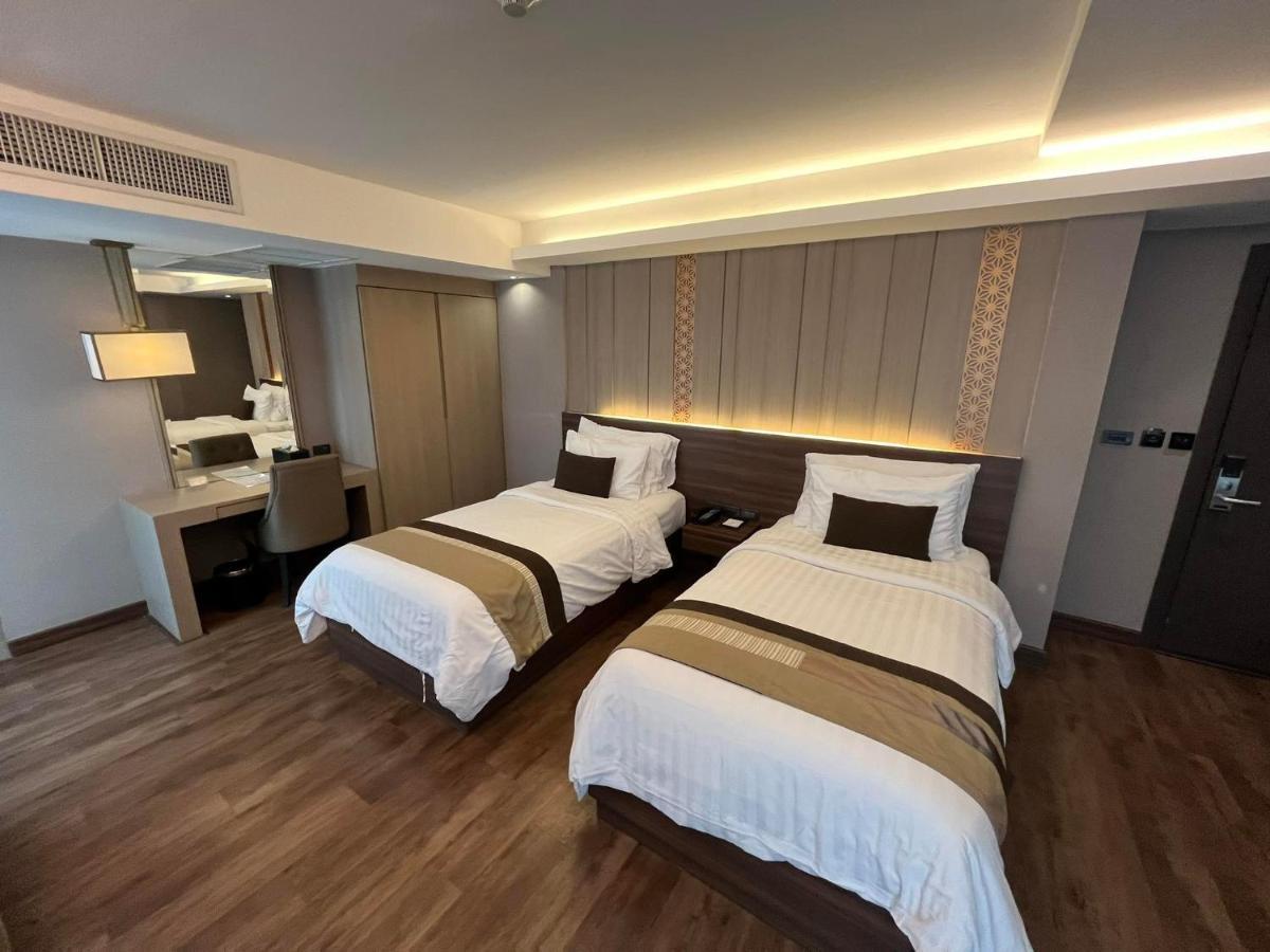 Arte Hotel - Sha Extra Plus Бангкок Экстерьер фото