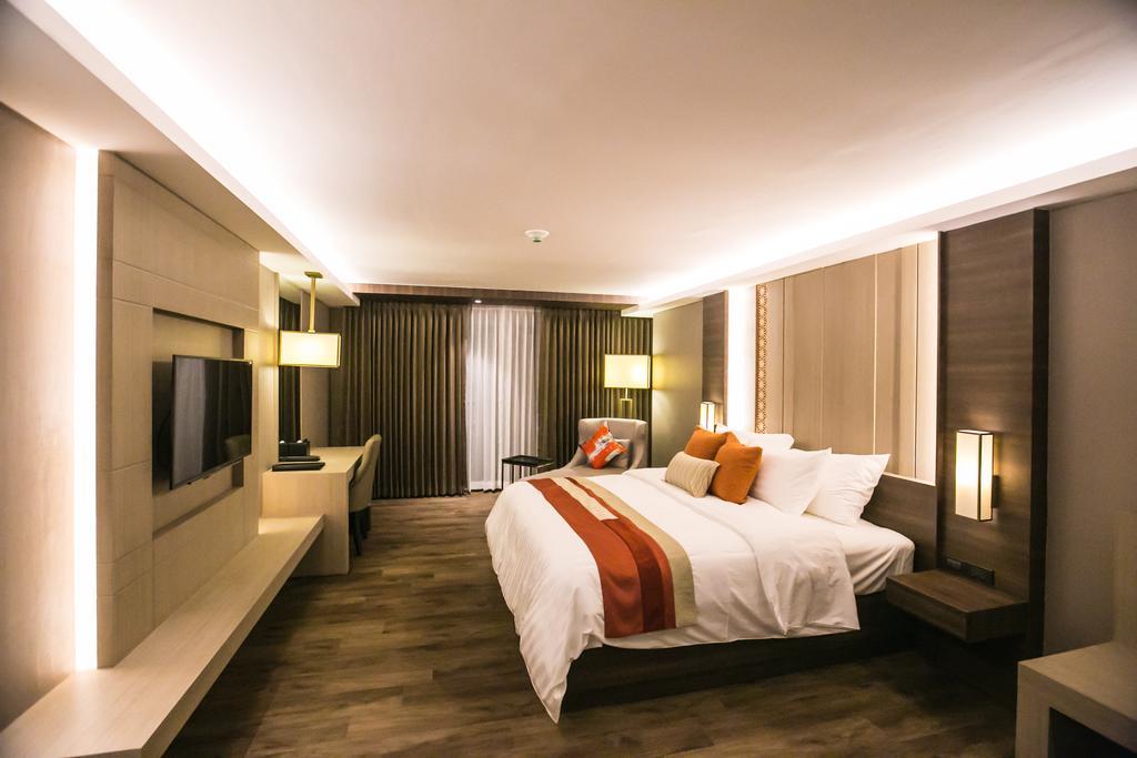 Arte Hotel - Sha Extra Plus Бангкок Экстерьер фото
