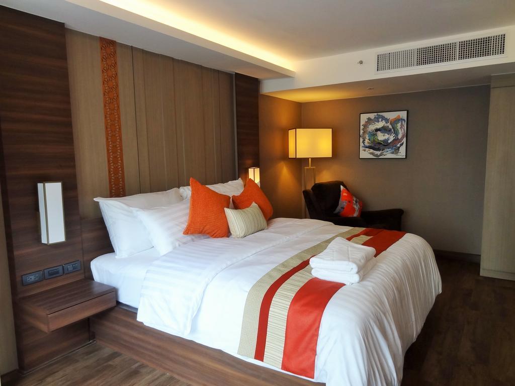 Arte Hotel - Sha Extra Plus Бангкок Экстерьер фото